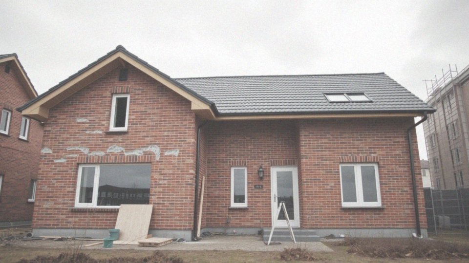 Jak długo trzeba czekać na tynkowanie po zakończeniu budowy?