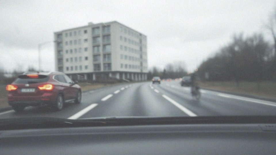 Jakie są rodzaje zagrożenia bezpieczeństwa w ruchu drogowym?